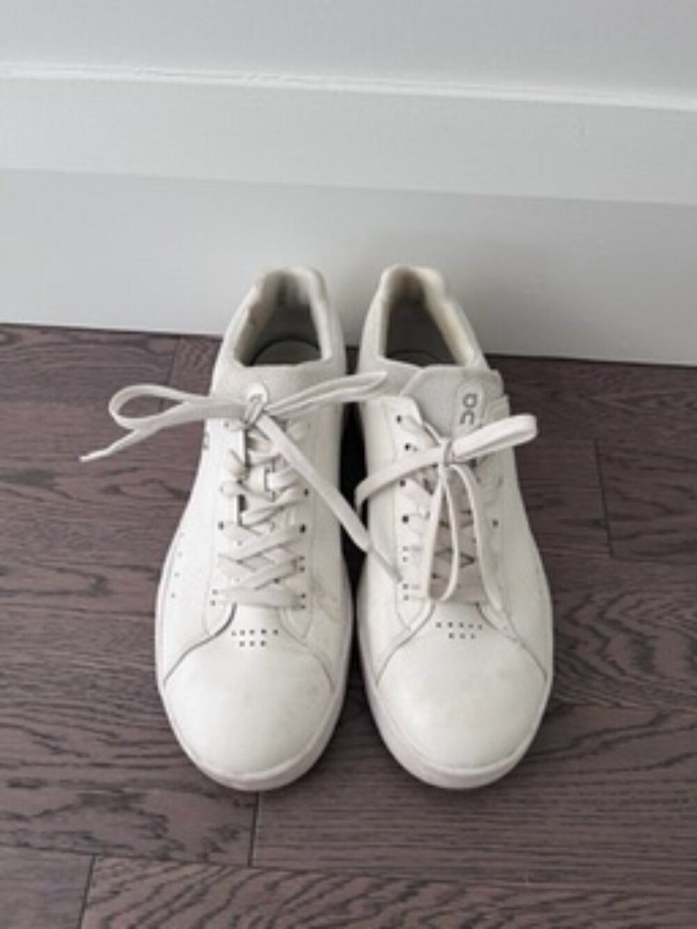 On Running The Roger Advantage White Tennis Sneakers, Size 9